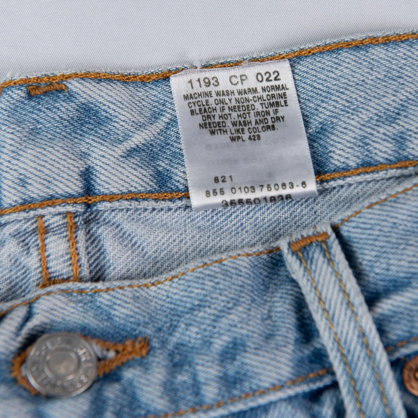 Vintage 1993 Levi’s 550 Denim Shorts Light Wash Relaxed Fit Men’s 36