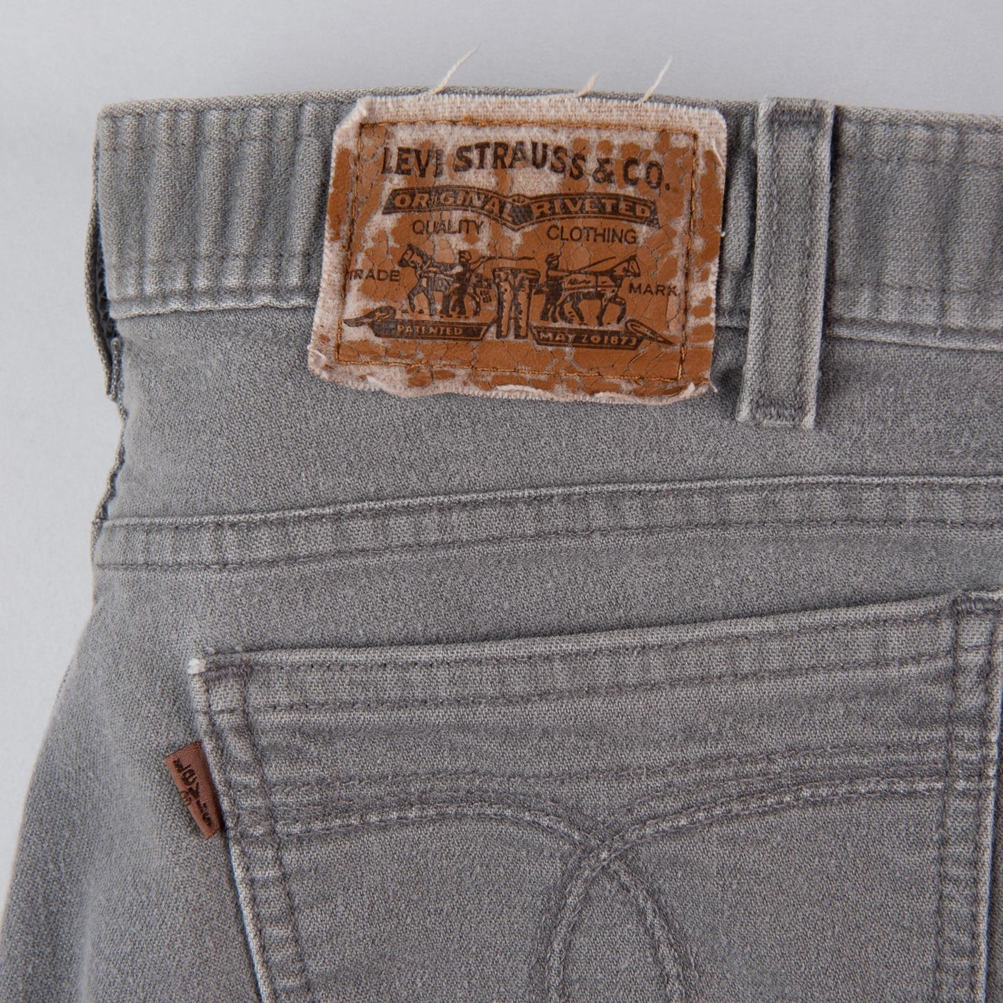 Vintage 1999 Levi’s 977 Gray Straight Leg Men's Jeans 34x29